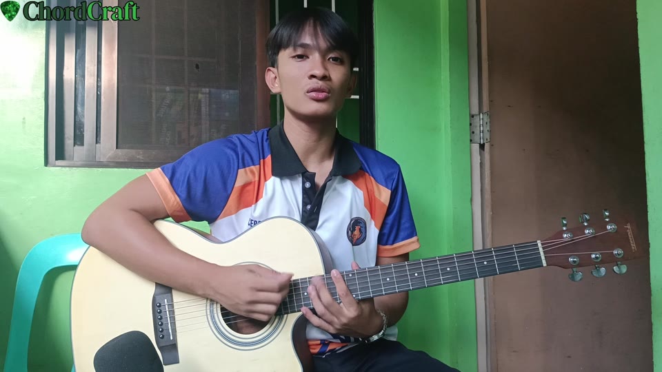 Tuning your guitar thumbnail